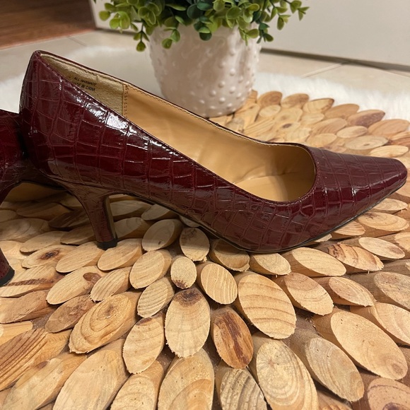 EUC Karen Scott heels 👠 👠🌸🌸👠👠 - Picture 5 of 8